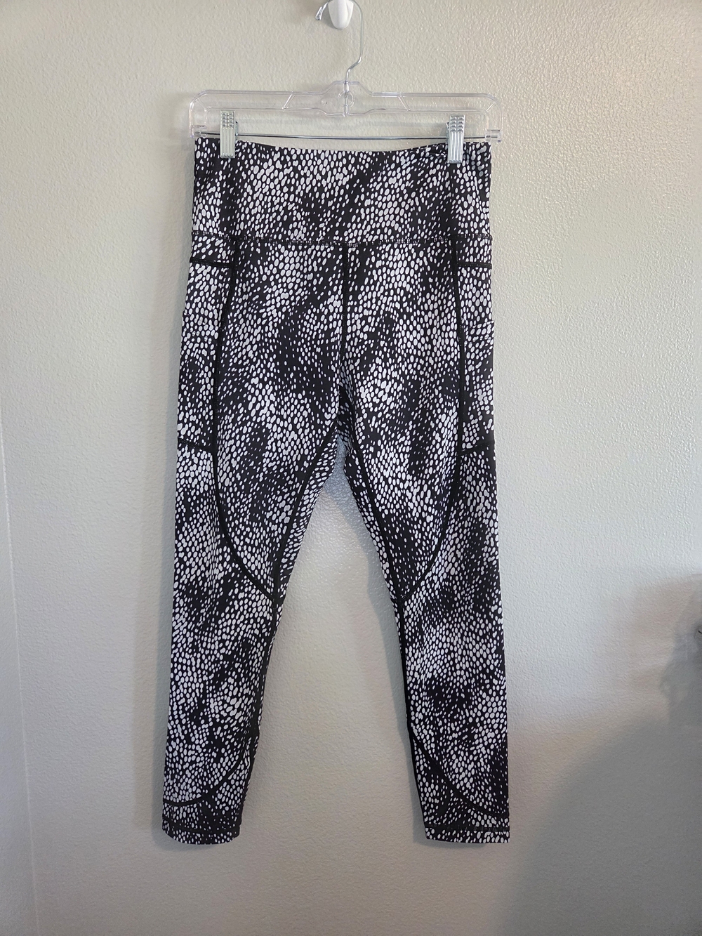 ZYIA Black and White Speckle Active Leggings Size 6-8